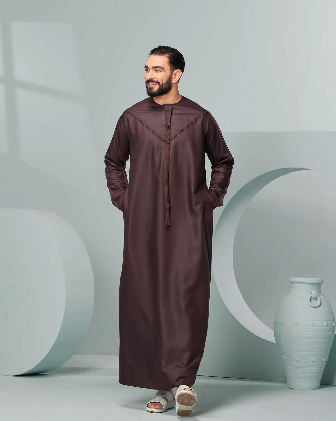 Elegant Dark Brown Arabian Thobe for Men